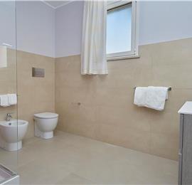 5 bedroom villa with infinity pool, Castellammare del Golfo, sleeps 9